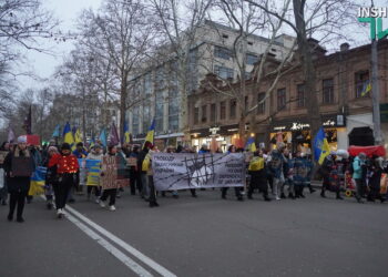 «Ми – голоси полонених» – у Миколаєві пройшла акція-нагадування (ФОТО, ВІДЕО)