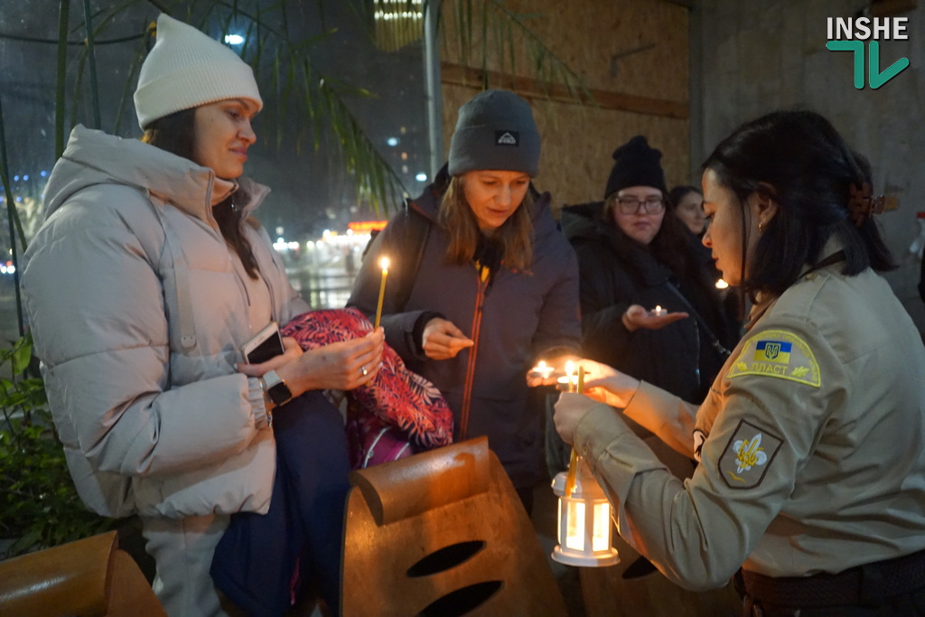 Світлом подолаємо темряву – у Миколаєві пластуни передавали Вифлеємський вогонь миру (ФОТО, ВІДЕО) 18