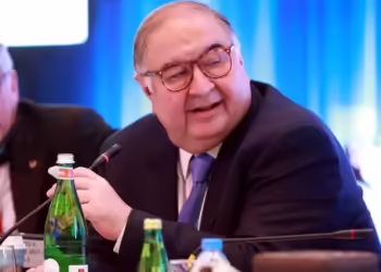 Російський олігарх Усманов вже не президент Міжнародної федерації фехтування – пішов сам