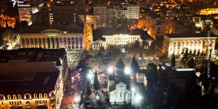 Ще одна протестна ніч у Грузії, президентка заявила про нелегетимність парламенту, заява США (ФОТО, ВІДЕО)