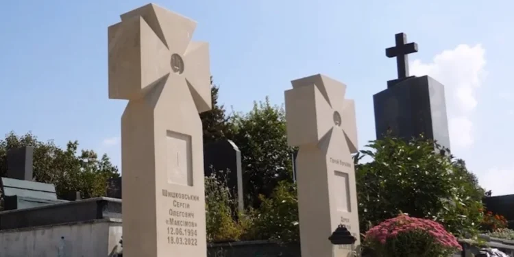 «Можуть собі дозволити»: у Тернополі сім’я суддів домоглася дозволу поставити сину кращий пам’ятник на військовому цвинтарі