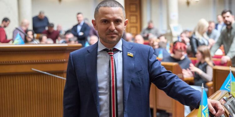 Виїхав на тиждень 3 місяці тому – нардеп Куницький як уособлення бардаку в українському парламенті