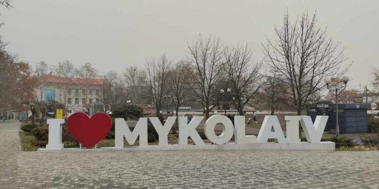 У Миколаєві чутно вибухи – на місто заходять «шахеди»