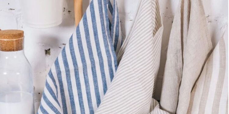 Бабусині хитрощі на випадок без світла. Як відіпрати кухонні рушники