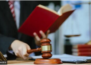 Навіщо суди змушують злочинців читати українські книжки? Пʼять історій про Жадана, Шевченка і Кайдашеву сімʼю