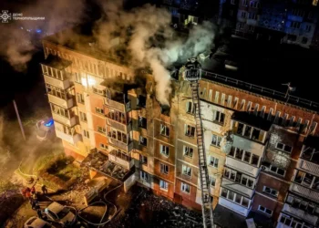 Ворожі дрони долетіли до Тернополя, один влучив у 5-поверхівку, є загиблий і поранені (ФОТО)