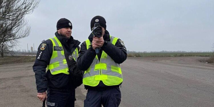Патрульні Миколаївщини вийшли з TruCAM на дороги області контролювати швидкість (ФОТО)
