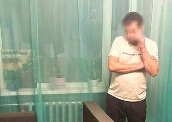 У Миколаєві поліцейські викрили псевдопосадовця-шахрая, який обіцяв придбати нерухомість за кошти громади (ФОТО)