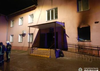 У Миколаєві підпалили Корабельний районний суд – поліція шукає зловмисників і просить відгукнутись свідків