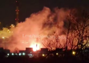 У Енгельсі дрони знову атакували НПЗ – горить авіапаливо (ВІДЕО)