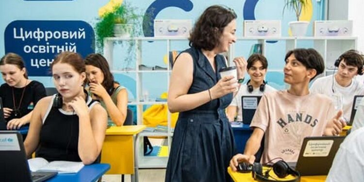 На Півдні створено 46 Цифрових освітніх центрів – в ЮНІСЕФ кажуть, що у учнів, які їх відвідують, результати кращі