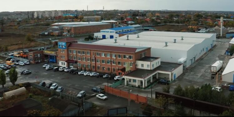 Дрони атакували Ростовську область, “все збили”, але горить завод (ВІДЕО)