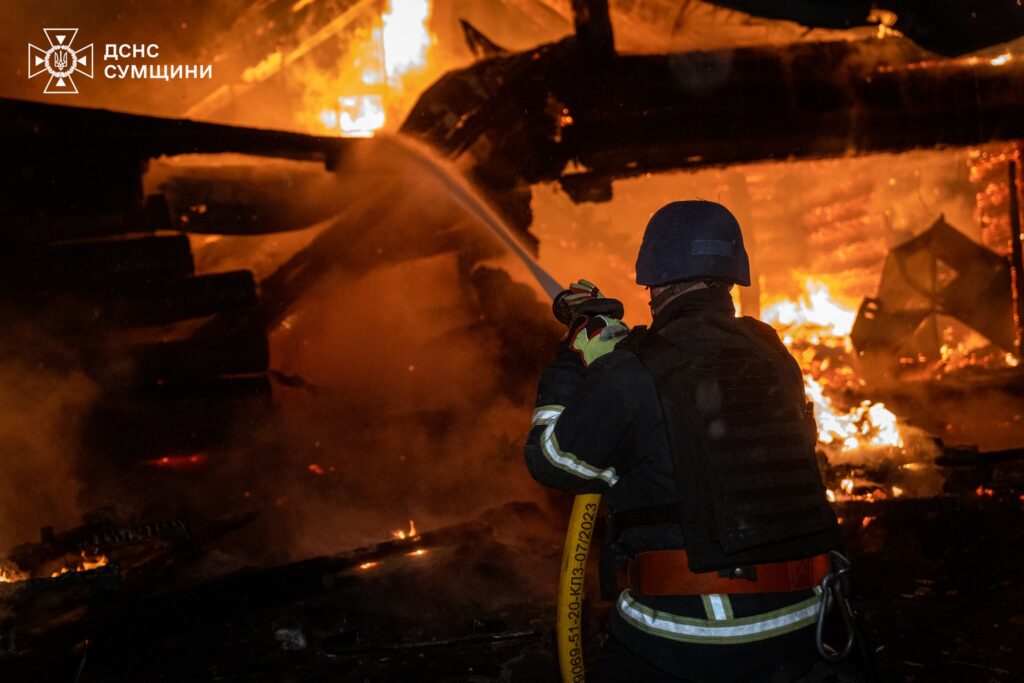 У Сумах через атаку дронів загорівся дитячий оздоровчий центр (ВІДЕО) 1