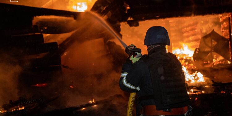 У Сумах через атаку дронів загорівся дитячий оздоровчий центр (ВІДЕО)