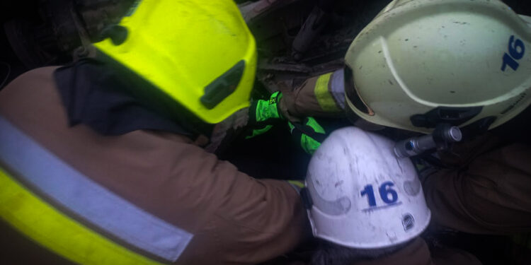 На Миколаївщині двох постраждалих в ДТП з автівки швидкої допомоги деблокували рятувальники (ФОТО)