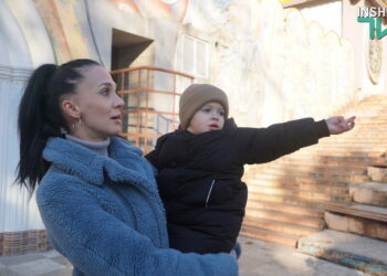 До укриття дитячого містечка «Казка» у Миколаєві під час антидронової боротьби не змогли потрапити мами з дітьми – воно було зачинене (ВІДЕО)