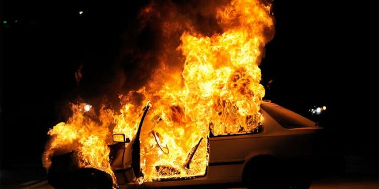 Інциденти з піротехнікою і майже 1 тисячя спалених автівок – як Новий рік зустріла Франція