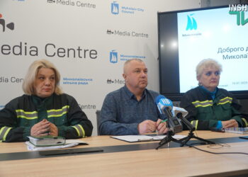 «Зрозуміло, тіні буде менше» – КП «Миколаївські парки» про обрізку платанів на Соборній і про те, куди йде деревина (ВІДЕО)