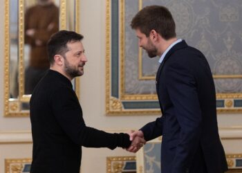 Чекали на одного, приїхав інший, – Зеленський зустрівся з лідером опозиції Словаччини (ФОТО, ВІДЕО)