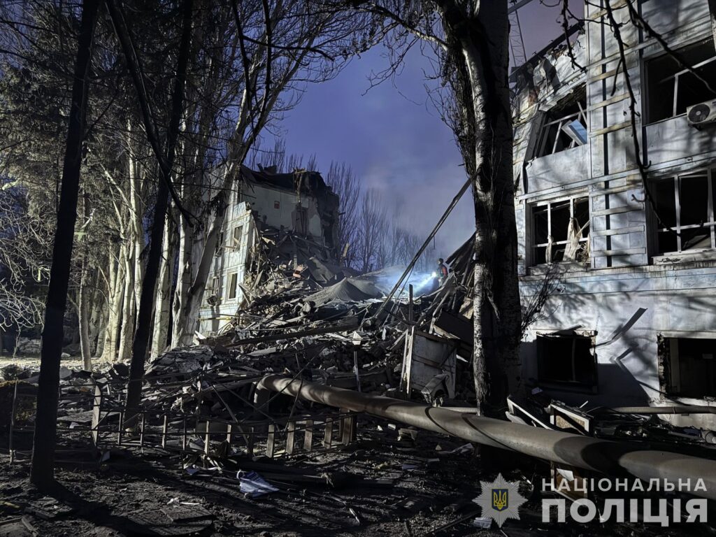 Наслідки ракетної атаки по Запоріжжю – кількість поранених зросла до 8, ще 2 людей вважаються зниклими безвісті (ФОТО) 2