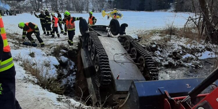 У Чехії під час реконструкції бою часів Другої світової перекинувся бронетранспортер – 2 загиблих, 8 травмованих (ФОТО)