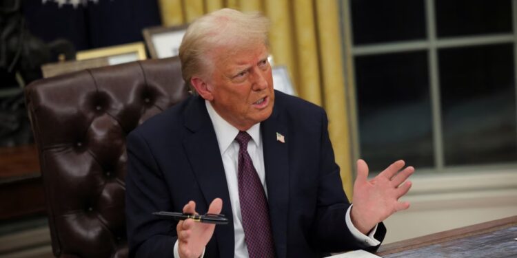 “Зеленський хоче укласти домовленість”, а путін “руйнує Росію не укладаючи угоду” – Трамп