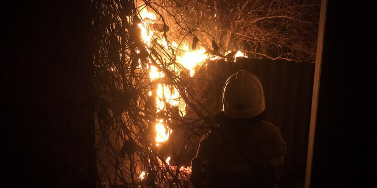 На Миколаївщині за добу ліквідували п’ять пожеж – одна була через падіння уламків ворожого дрону