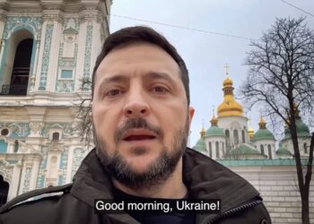 Зеленський разом з захисниками і відомими українцями привітав з Днем соборності (ВІДЕО)