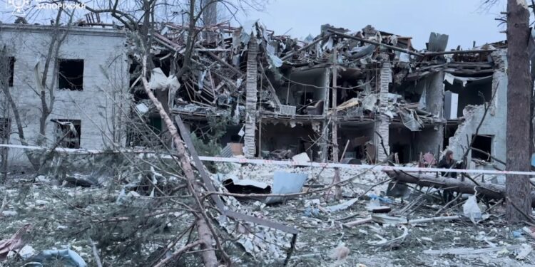 Терор росії заслуговує на більший тиск – у Запоріжжі один загиблий і 26 поранених, серед яких двомісячна дитина, – Зеленський (ВІДЕО)