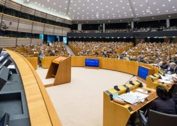 Росія використовує дезінформацію для виправдання війни проти України – резолюція Європарламенту