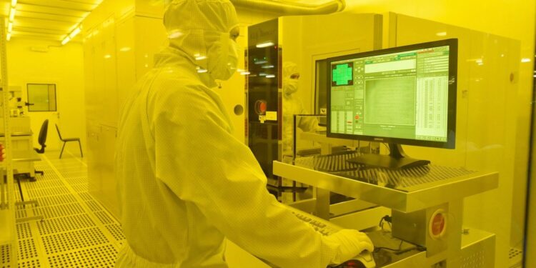 У Брянську вдруге атакований завод мікроелектроніки “Кремний ЭЛ” (ВІДЕО)