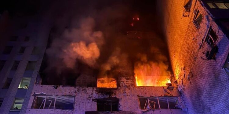 На Київщині внаслідок атаки дронів 2 загиблих, горить 10-поверхівка у Глевасі (ФОТО, ВІДЕО)