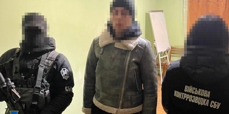 СБУ затримала військову курсантку, яка наводила ракетний удар по казармах своїх одногрупників (ФОТО)