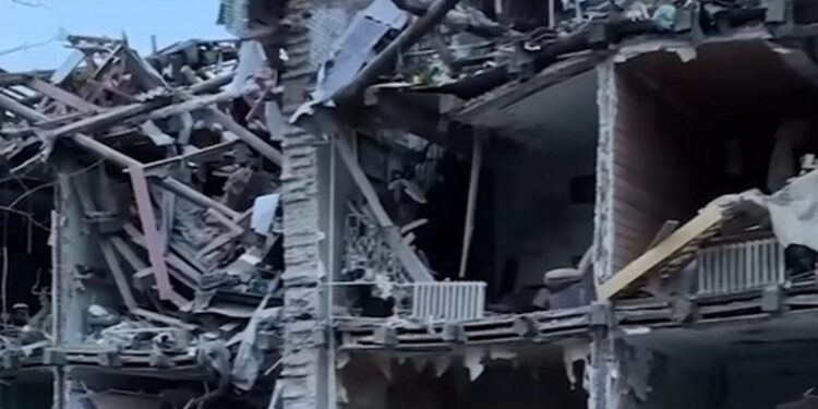 Протягом тижня росіяни атакували Україну близько 1250 авіабомбами, понад 750 ударними дронами і більш ніж 20 ракетами – Зеленський (ВІДЕО)