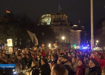 Десятки тисяч людей протестували у Німеччині проти ультраправих