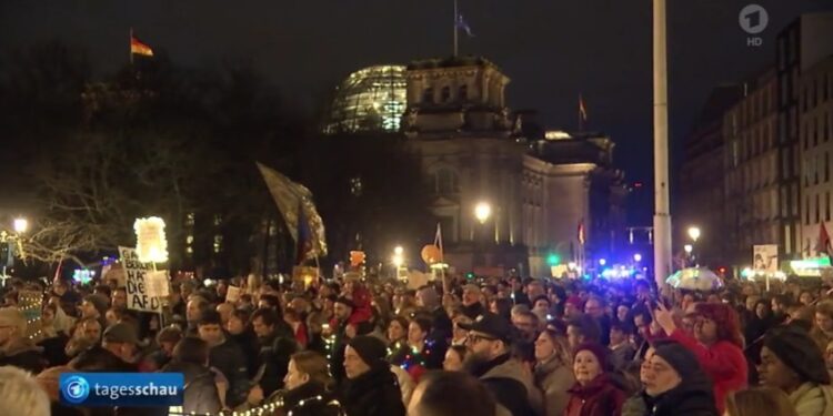 Десятки тисяч людей протестували у Німеччині проти ультраправих