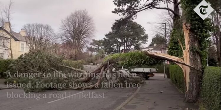 Шторм у Великій Британії та Ірландії – мінімум одна людина загинула, 400 тисяч об’єктів знеструмлено (ВІДЕО)