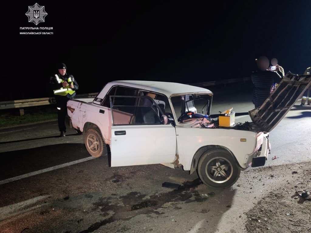 На Миколаївщині водій врізався в стовп – каже, що випив алкоголь вже після ДТП (ФОТО) 2