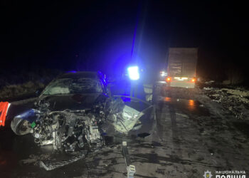 На Миколаївщині зіткнулися 2 вантажівки і Citroen, пасажир якого відмовився від меддопомоги і помер (ФОТО)