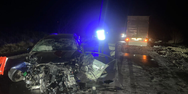 На Миколаївщині зіткнулися 2 вантажівки і Citroen, пасажир якого відмовився від меддопомоги і помер (ФОТО)