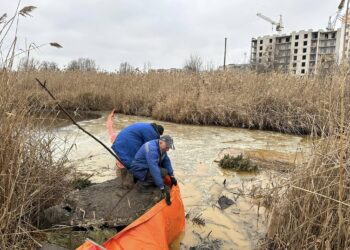 Виток олії із зруйнованого «шахедом» резервуару в Миколаєві – загалом відкачали 218 тонн