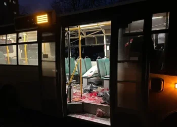 У Херсоні рашисти атакували маршрутку – є загиблий та поранені (ВІДЕО)