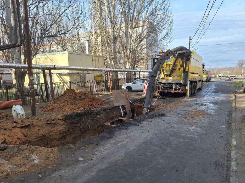 На Новобузькій провалля – «Миколаївводоканал» почав заміну труб колектору (ФОТО) 2