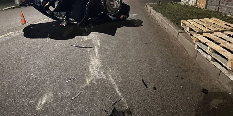 У Миколаєві перекинулось авто – водій був п’яний, пасажири в лікарні (ФОТО)