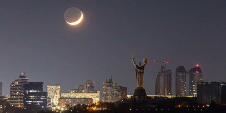 Сьогодні вночі земляни бачили поцілунок Місяця та Венери (ФОТО)