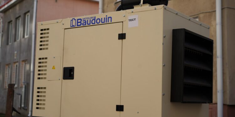 Благодійники передали потужний генератор для дитячого садка у Миколаєві (ФОТО)