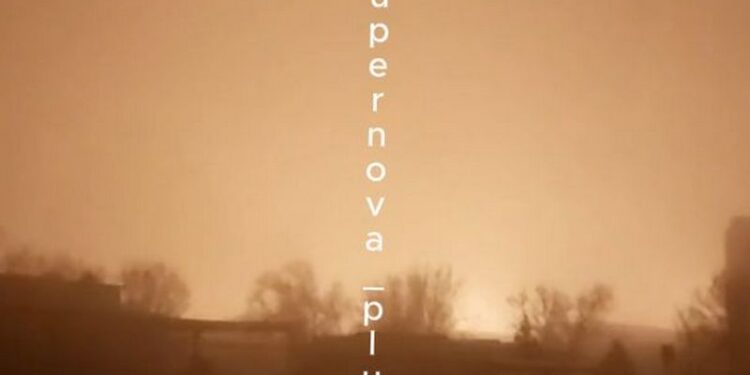 У Волгограді в РФ після дронової атаки горить НПЗ (ВІДЕО)