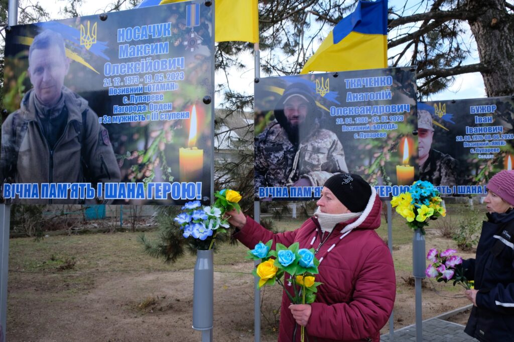 У селах Галицинівської громади Миколаївщини відкрили Алеї слави на честь загиблих захисників (ФОТО) 16