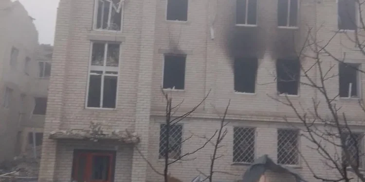 На Херсонщині окупанти скинули шість авіабомб на лікарню, кілька медиків отримали контузії