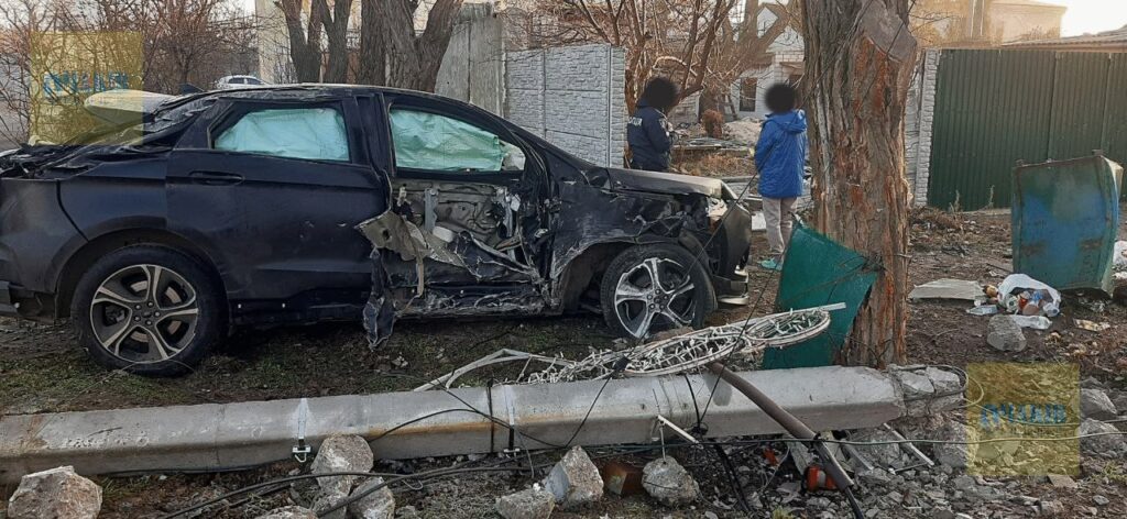 В Очакові напередодні Нового року п’яний водій лишив людей без світла та інтернету – врізався в стовп (ФОТО) 4